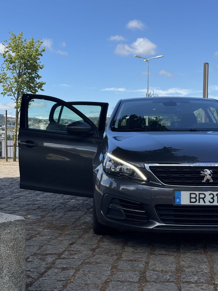 Peugeot 308 1.2 PureTech 130cv – Caixa Automática