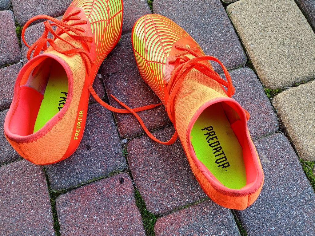 Buty piłkarskie Adidas Predator, korki na trawę rozmiar 46