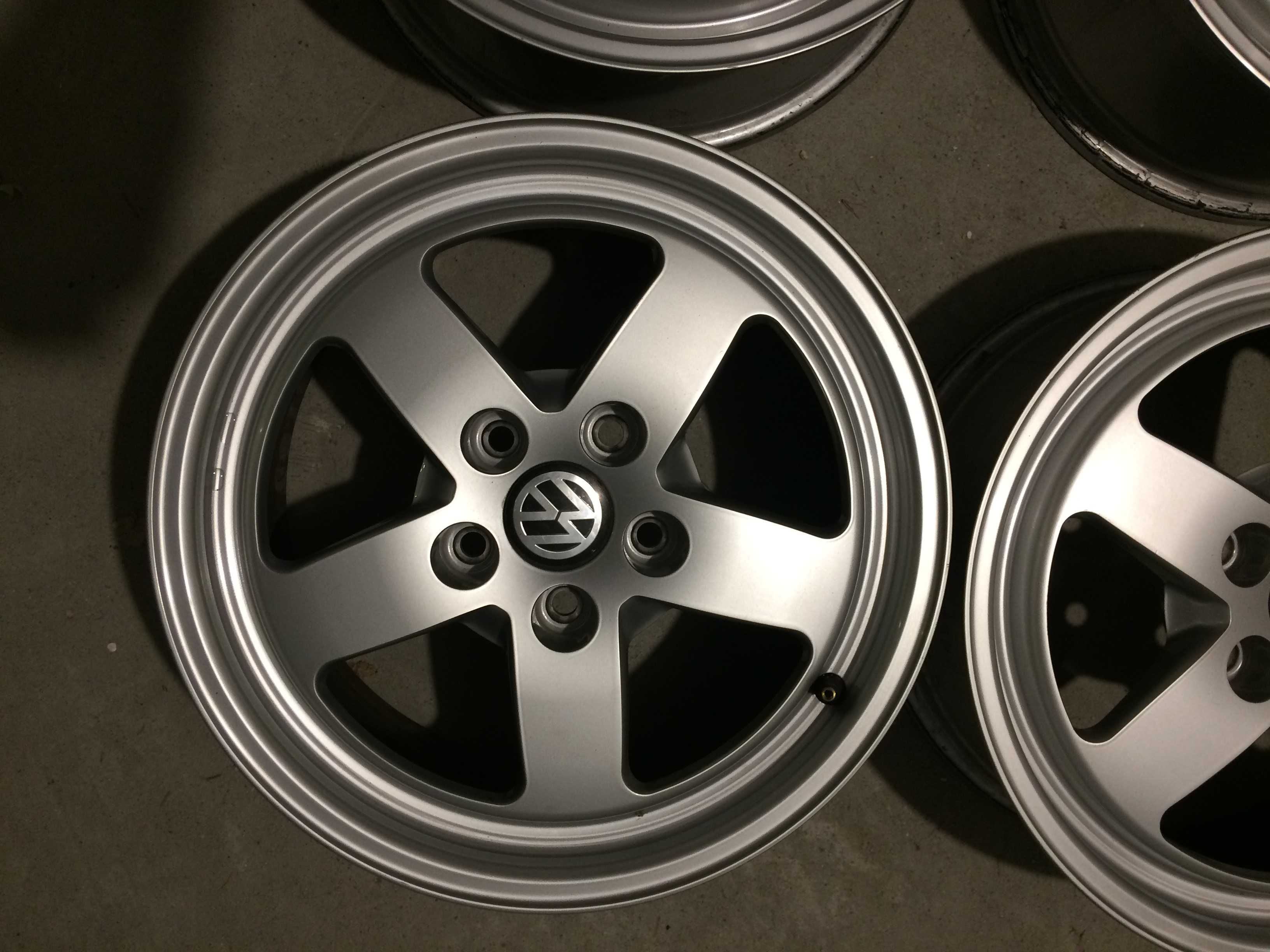 Felgi aluminiowe VW Golf Passat Touran 7x16 5x112 ET35 Audi Skoda Seat
