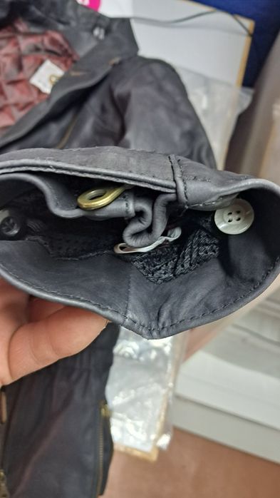 Продам кожаную женскую куртку