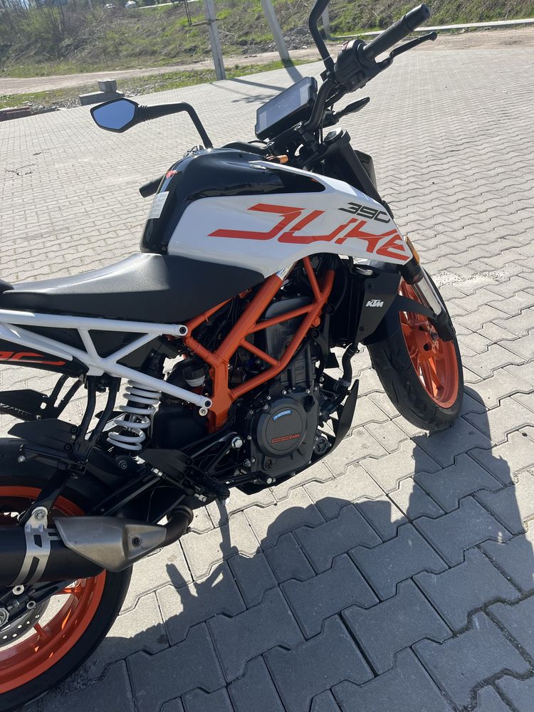 Мотоцикл KTM 390 DUKE