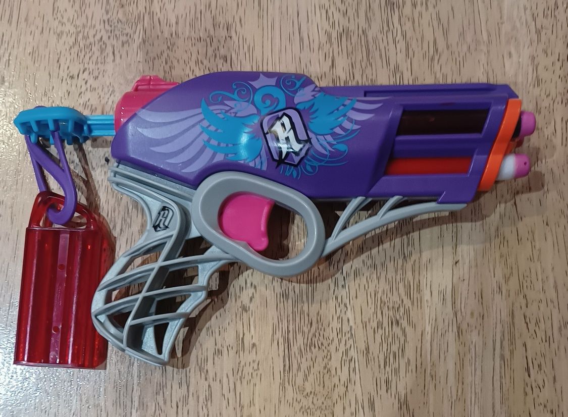 Pistolet NERF posłańca Rebeli