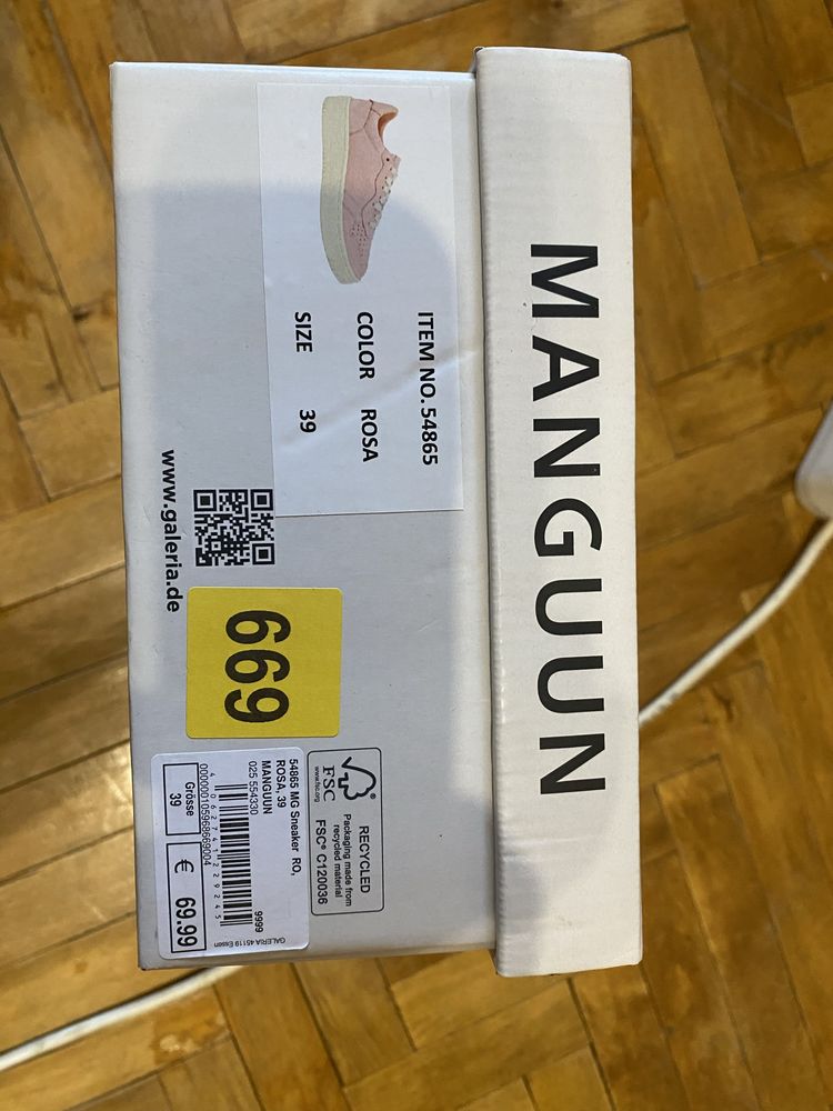 Продам жіночі кеди manguun