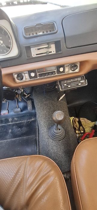 Peugeot 404 restaurado em muito bom estado