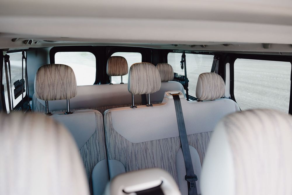 Wynajem busów 9 os. LONG / furgon blaszak z najazdami / winieta CZ