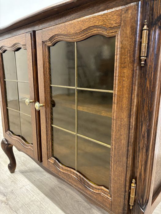 Unikatowa przeszklona komódka w stylu ludwikowskim