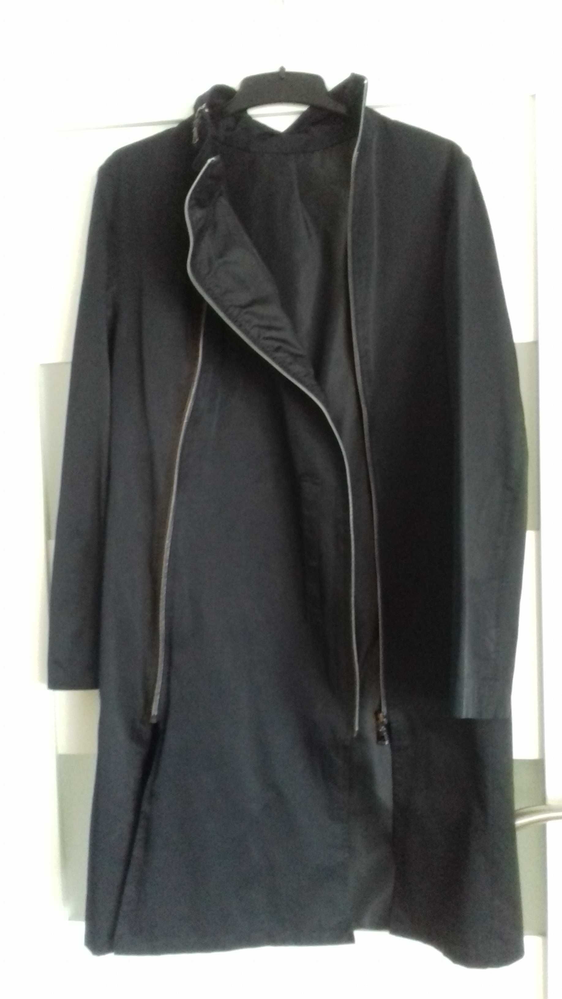 czarny płaszcz klasyczny