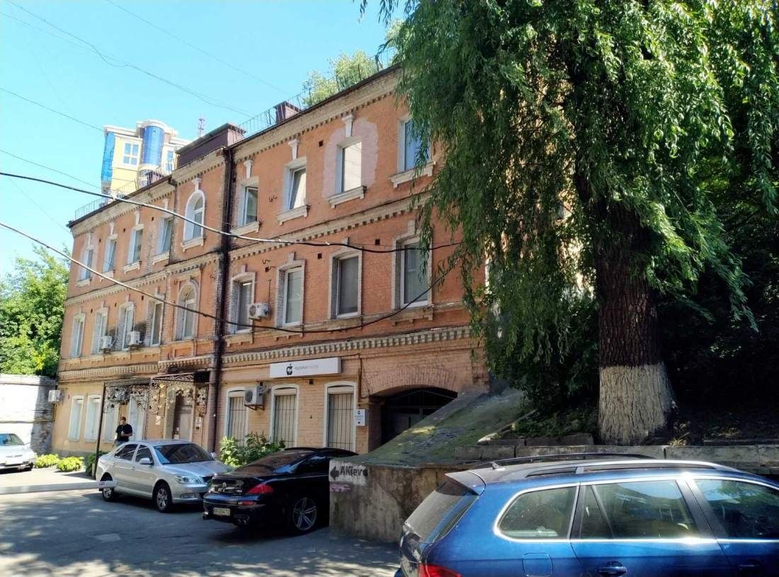 Продаж окремої будівлі по вул.Басейна