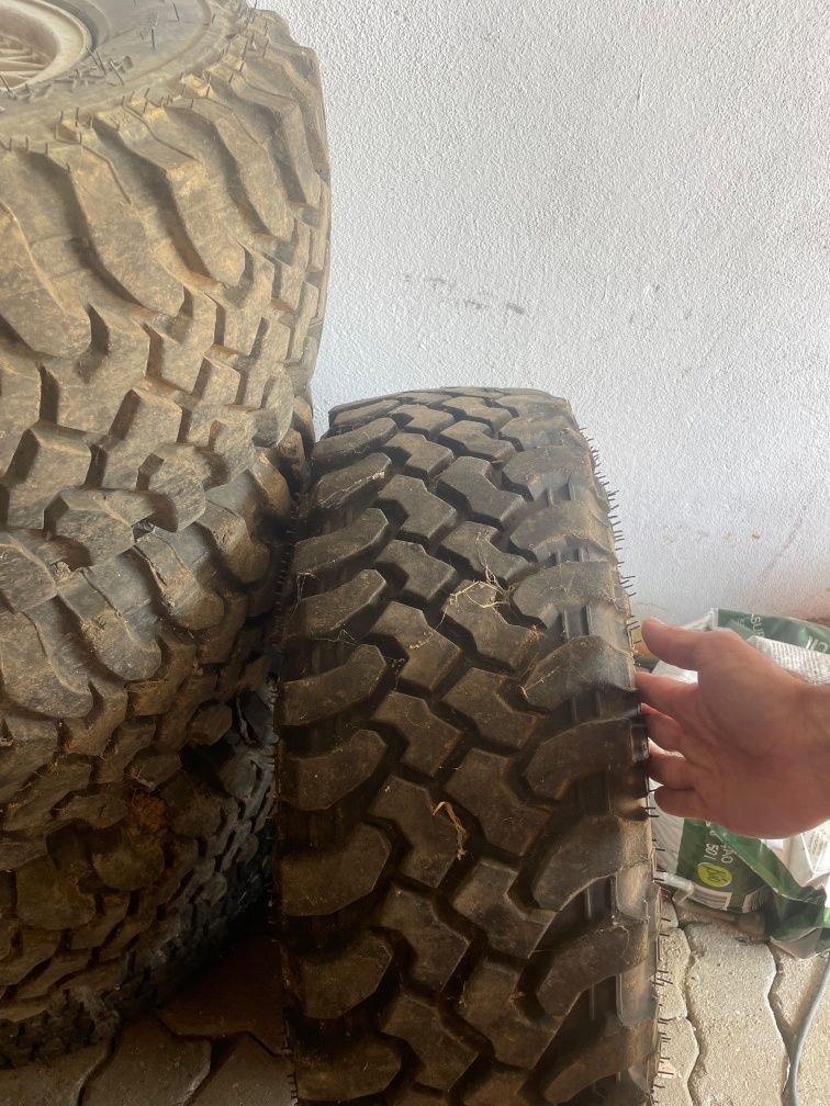 4 fedima f mud 225/75 R15 com jantes Jeep