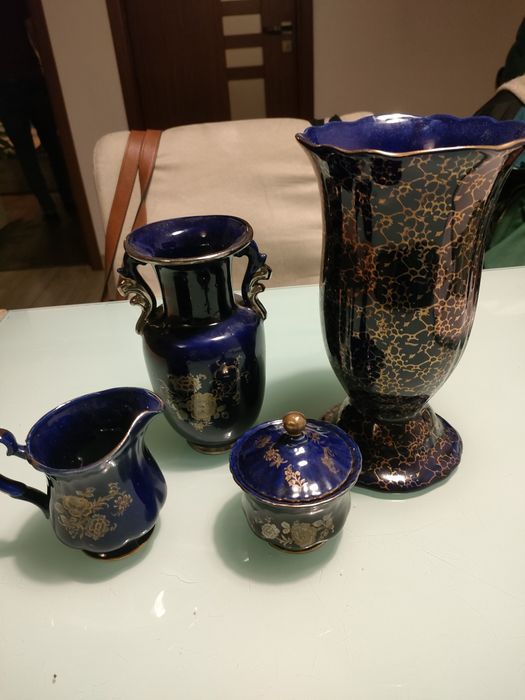 Komplet granatowej porcelany