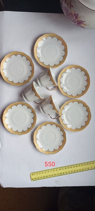 Порцеляновий та глиняний посуд