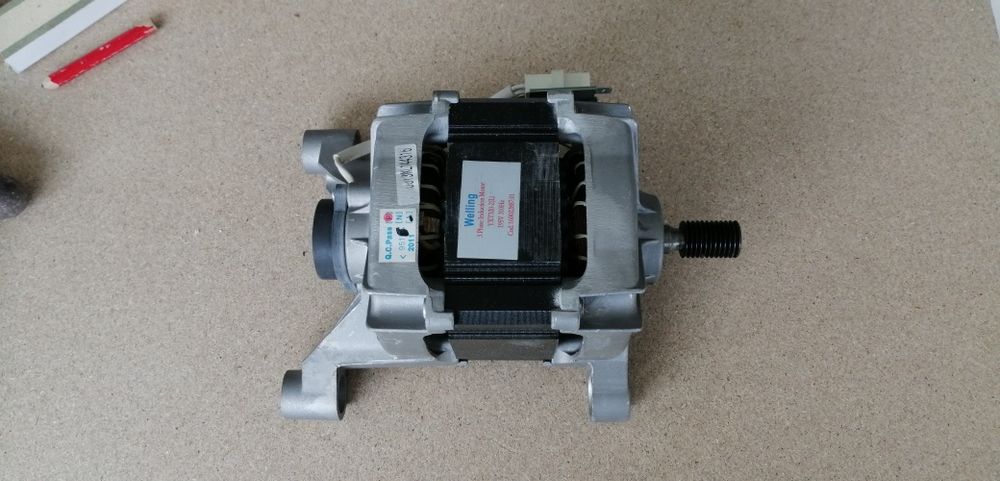 Motor máquina Ariston Hotpoint