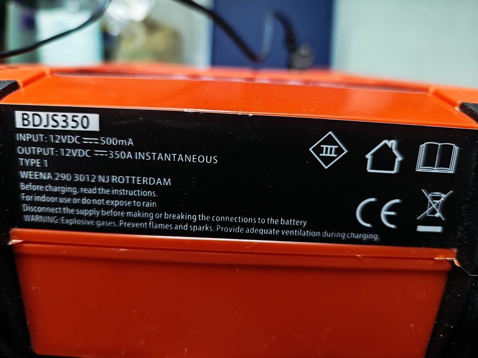 Пуско зарядний пристрій Black Decker  bdjs350-qw