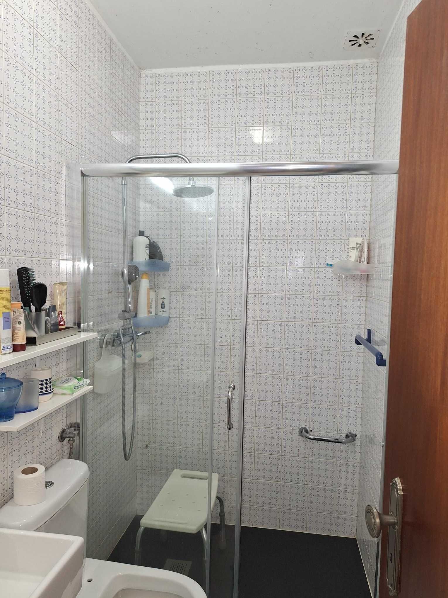 Quarto com Despesas incluídas - Perto Hospital Santos Silva - Gaia