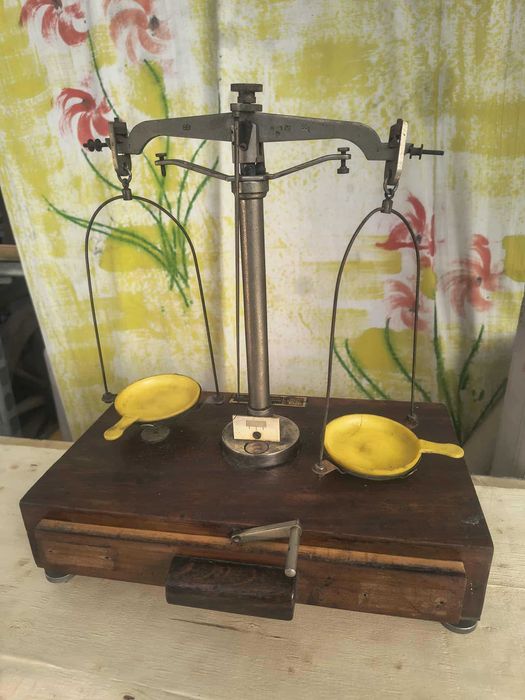 Zabytkowa waga aptekarska - kompletna rok 1966