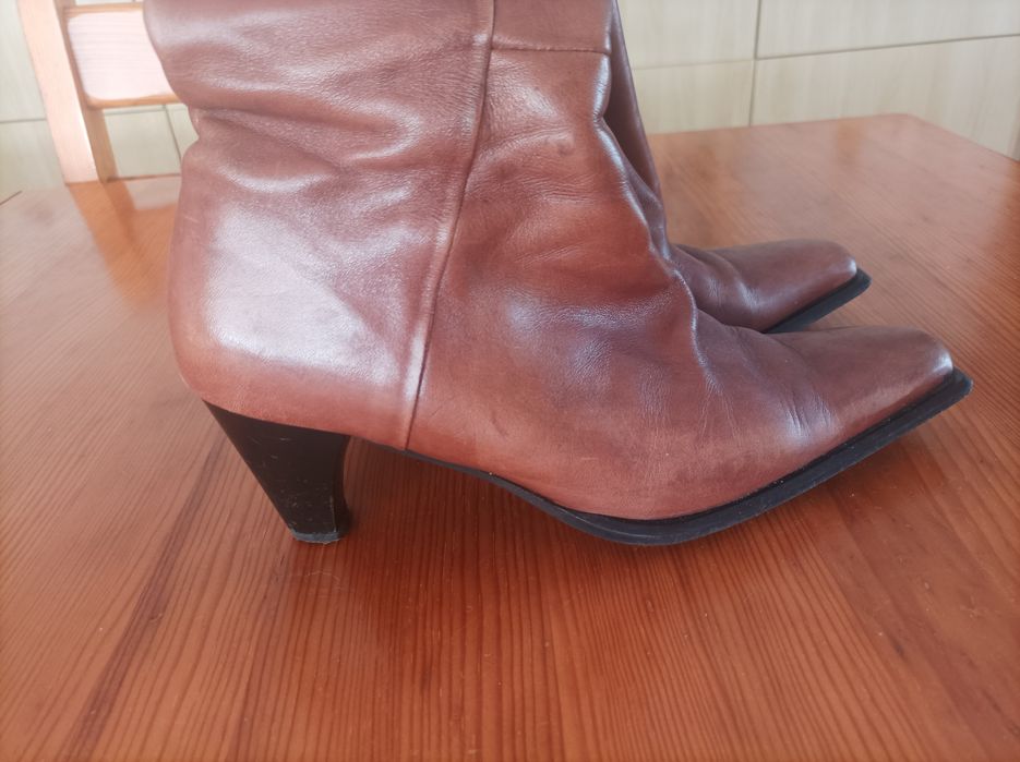 Bota de senhora castanha