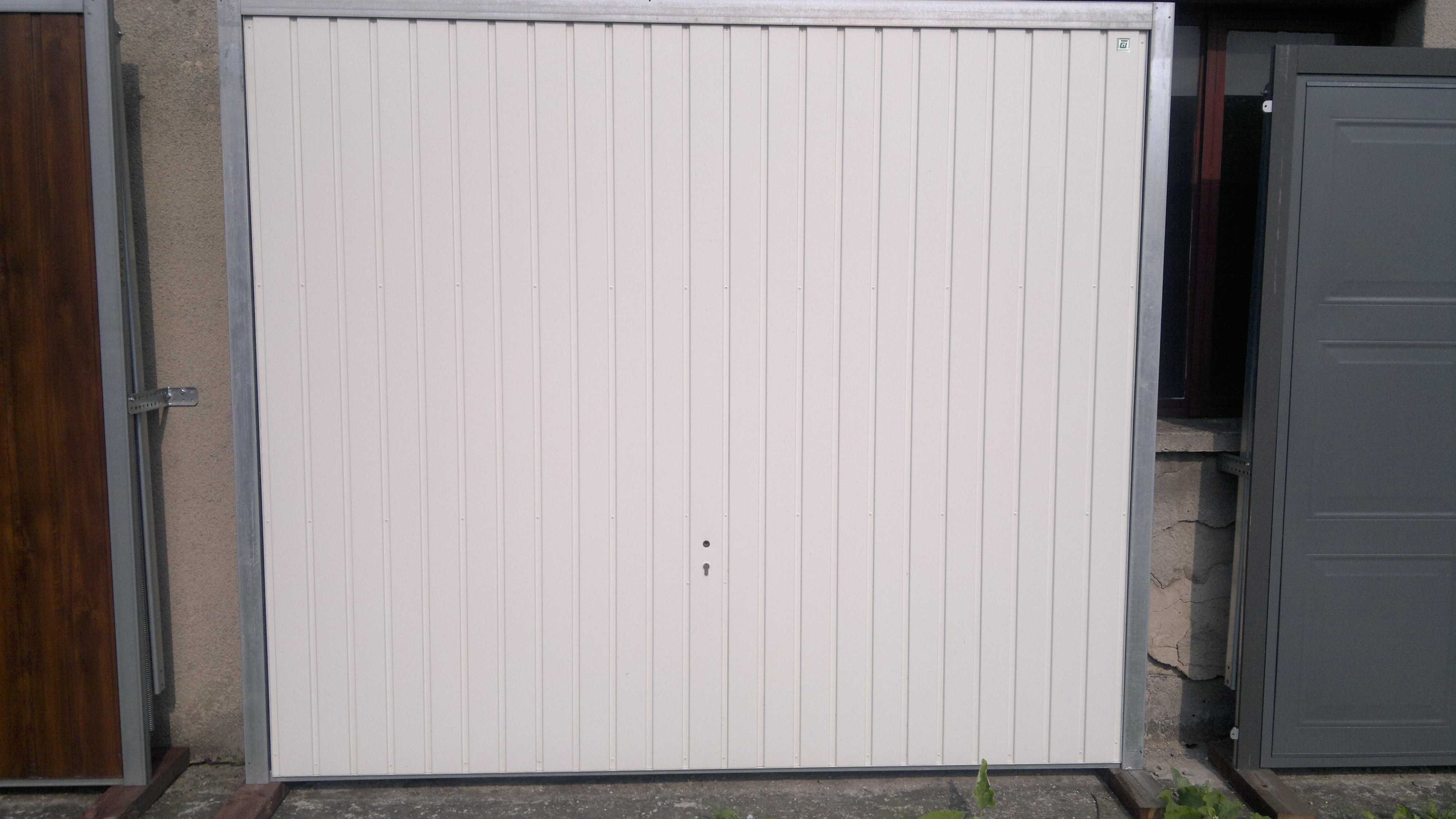 Brama Uchylna   garażowa  2470 x 1990 mm   wiata carport