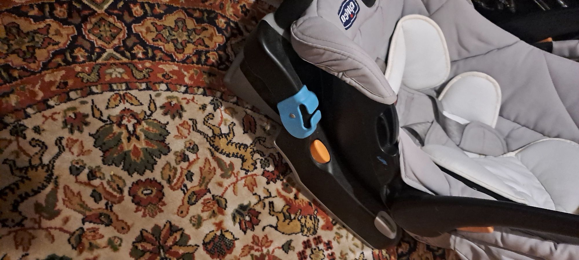 Ovo chicco com base isofix