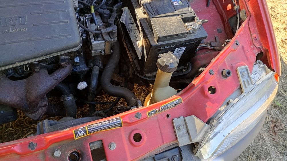 Fiat Punto 1997 4 porta gasolina . Sem depósito.