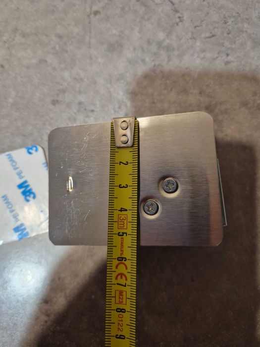 samoprzylepny uchwyt na miotłę ze stali nierdzewnej,