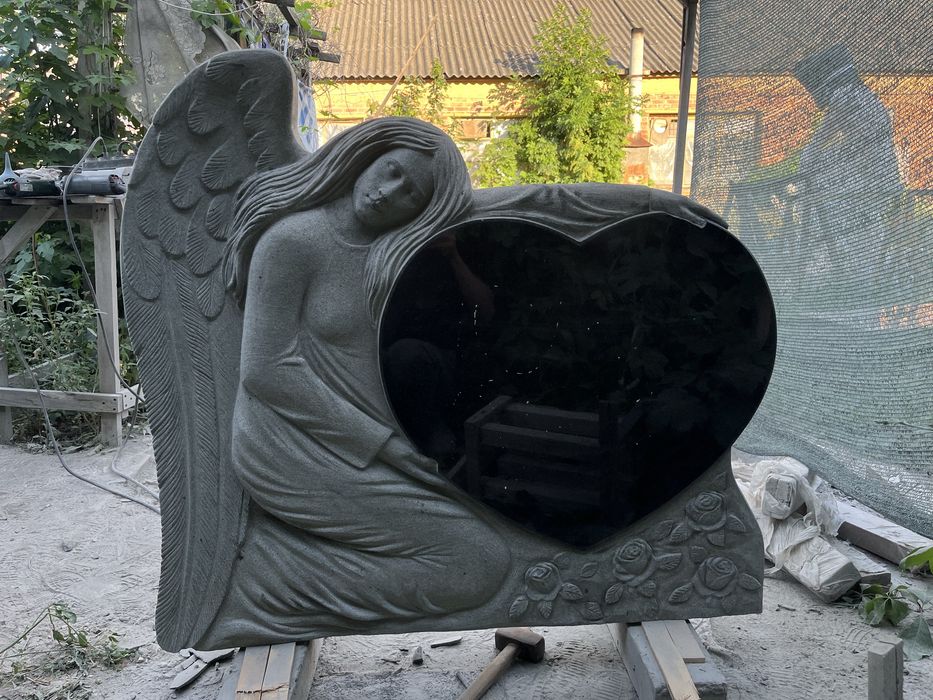 Памʼятники. Граніт, мармур.