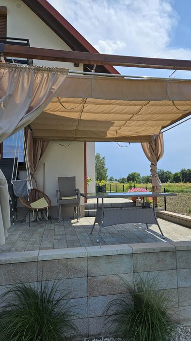Zadaszenie pergola lacznie że stelażem i zasłonami