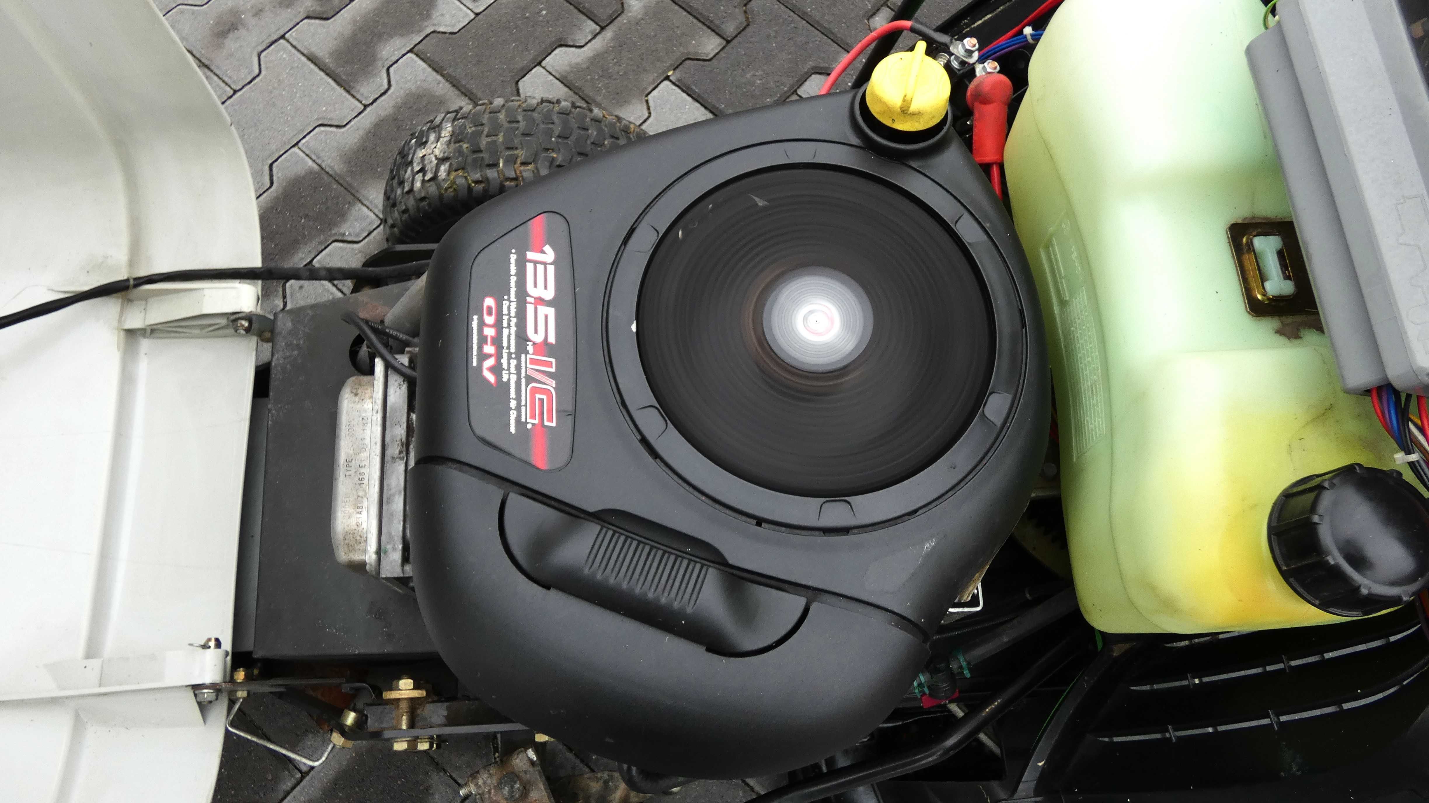 Traktor kosiarka Viking Cyclon MT585 B&S  Pług (301101.4) Baras