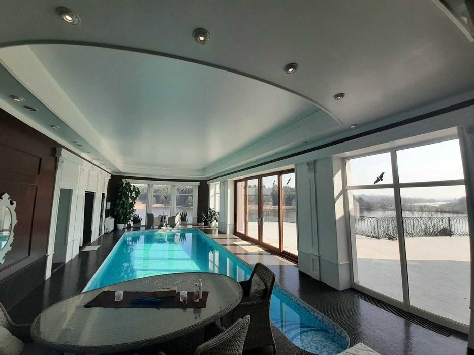 Усадьба VIP-уровня на берегу озера.Теплый бассейн, джакузи