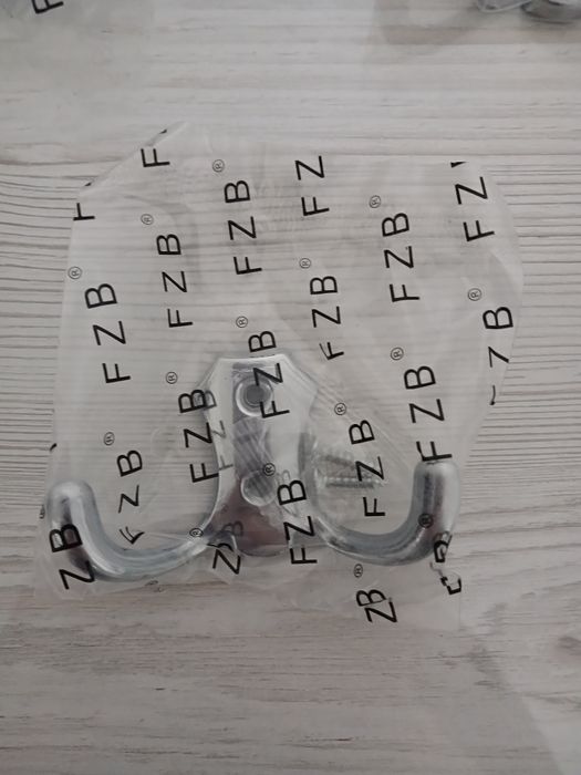 Крючки для одежі меблеві.