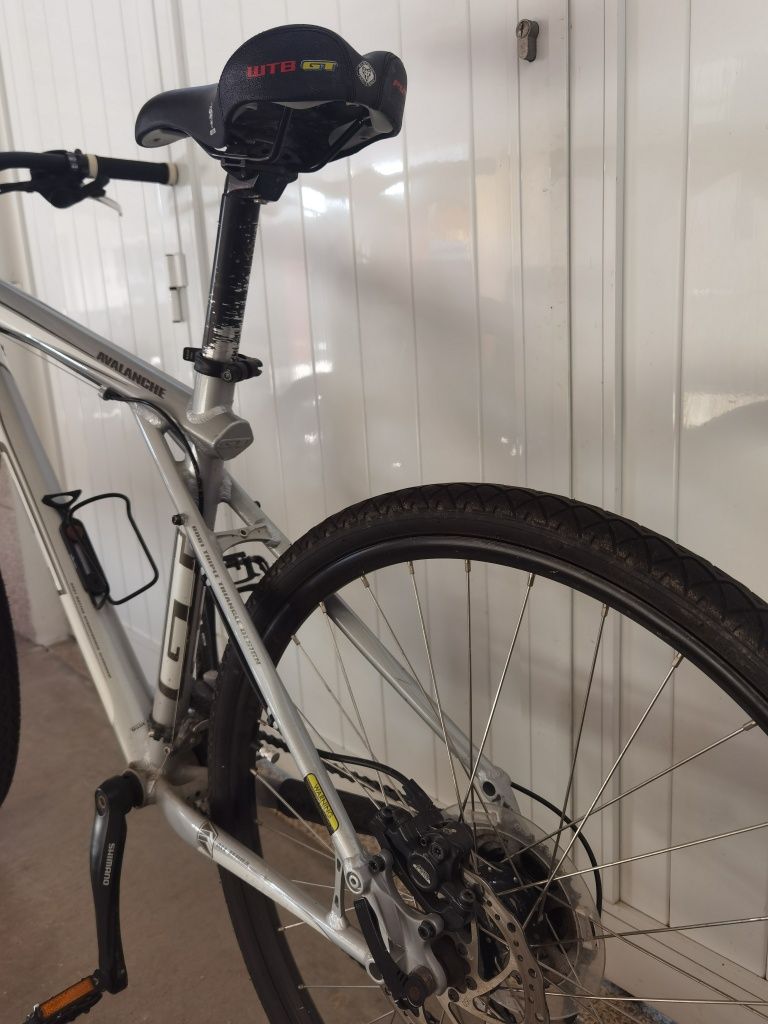 Bicicleta btt GT Avalanche + acessórios