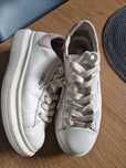 Wygodne buty Guess