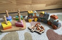 Drewniany pociąg Safari Small Foot + kreatywna układanka Montessori