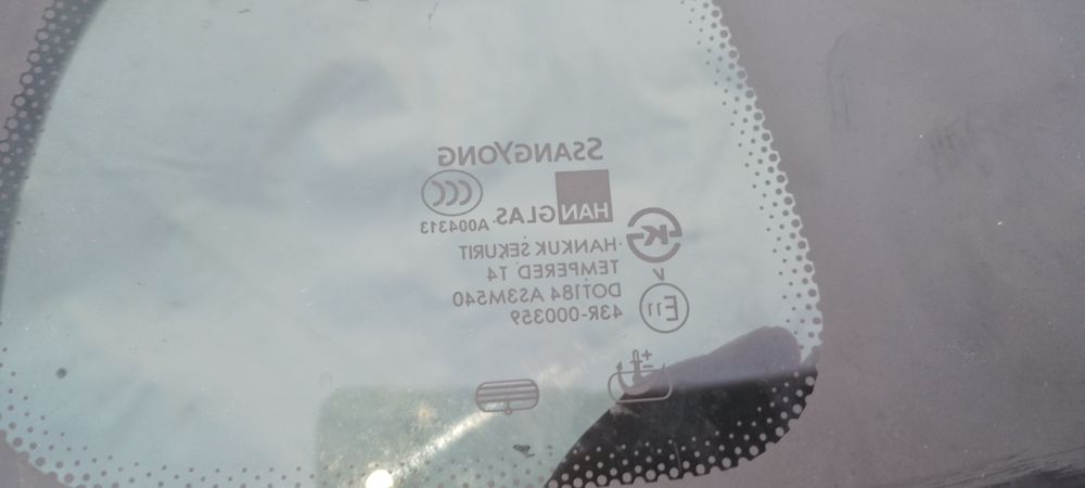 Стекла дверей и кузова Санг -Енг