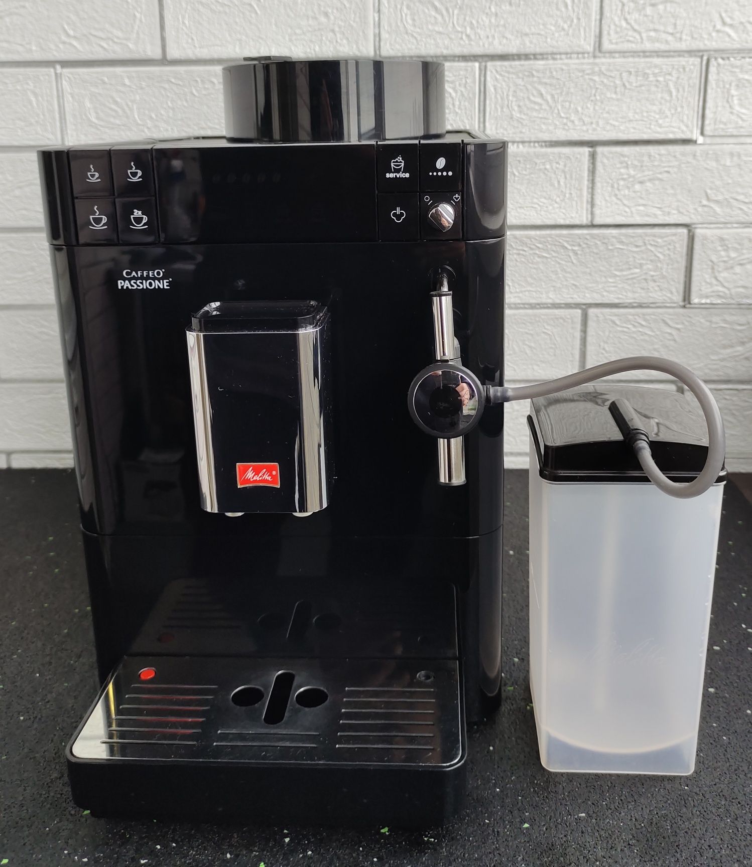 2021 рік Melitta Passione + Milk container Кавомашина
