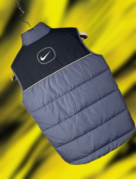 Жилетка пуховик Nike vintage размер XS-S ( смотрте замеры )