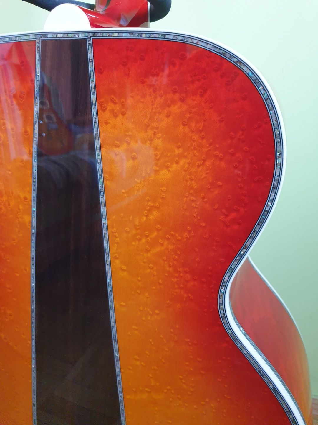 Gitara akustyczna super jumbo SJ-200 Custom Gallery cherry sunburst