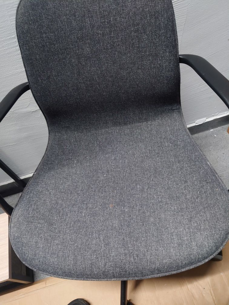 LÅNGFJÄLL Krzesło obrotowe z podłokietnikami