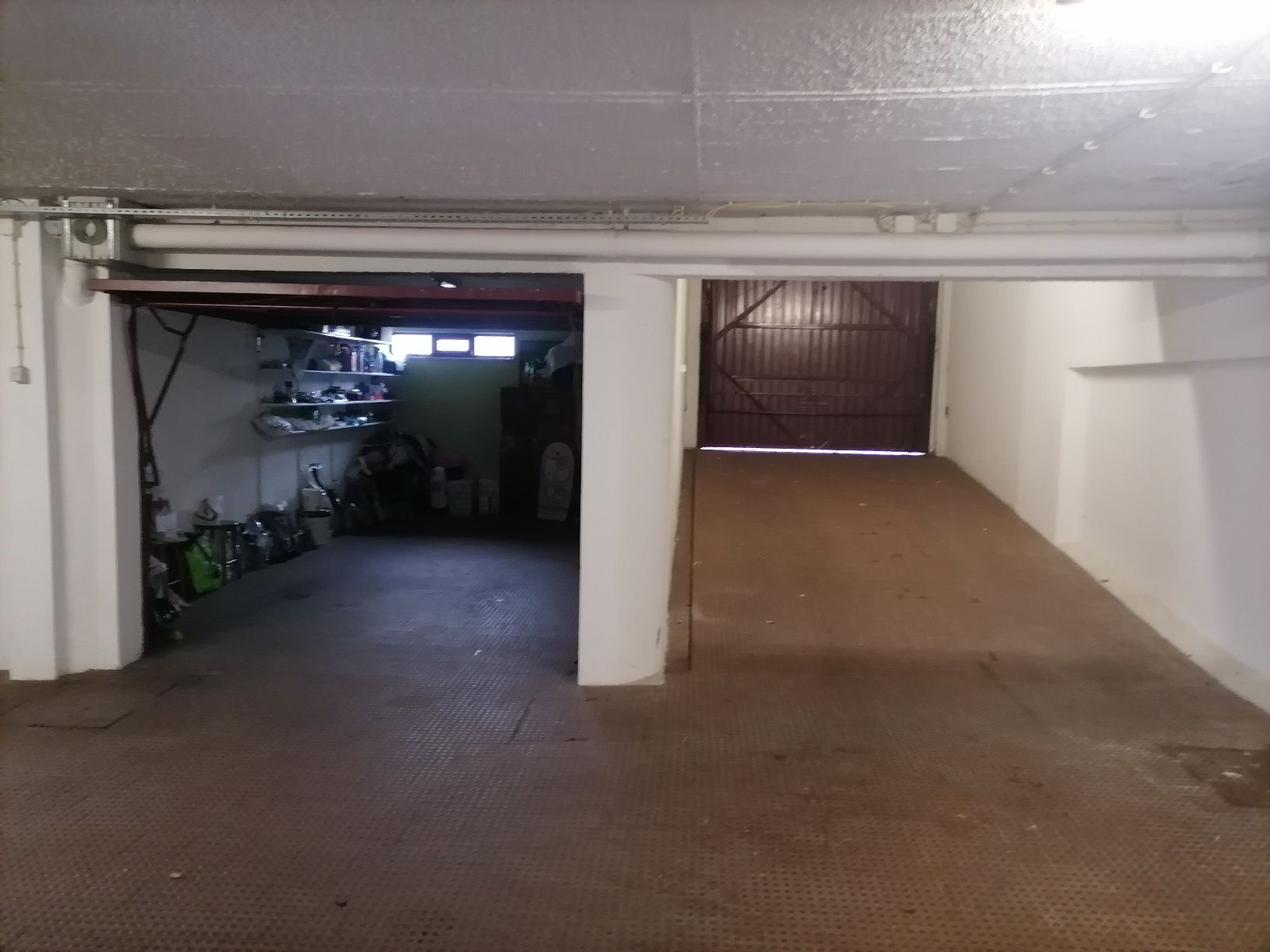 Garagem com 21m2 vale do cobro RESERVADA