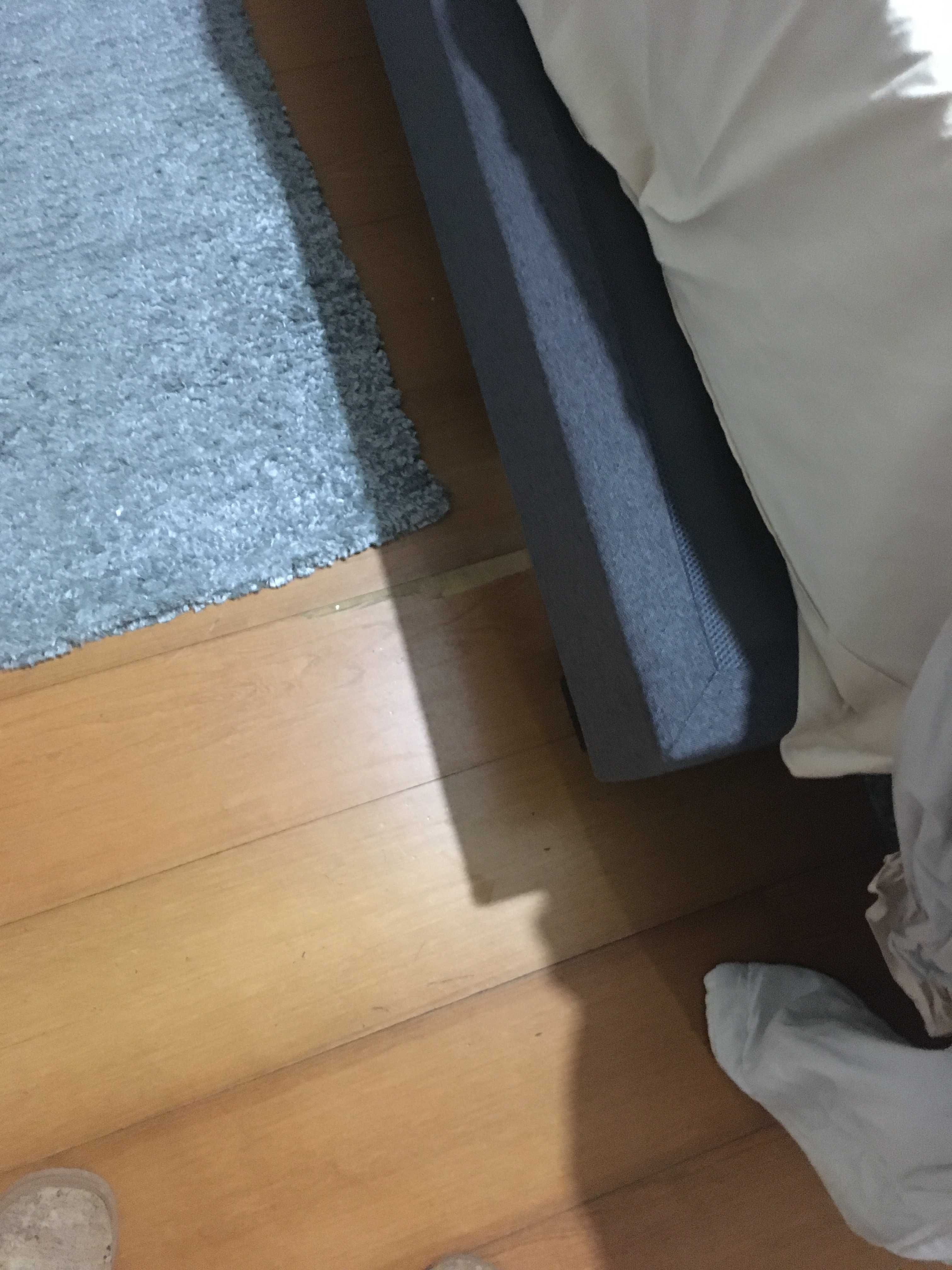 2 somiers de cama com 90 cm cada . cabeceira com 1.8m. Colchão.