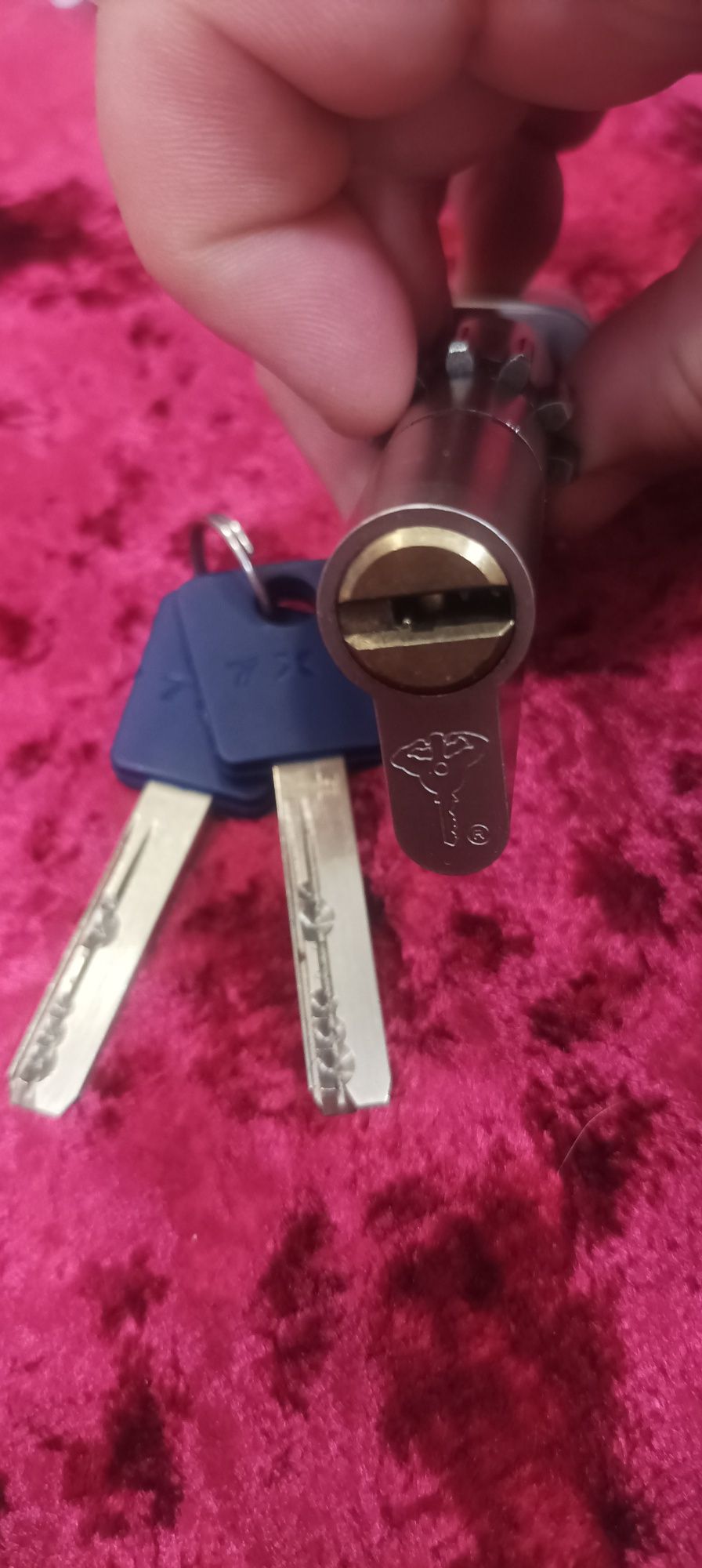 Циліндр MUL-T-LOCK 7х7+ два ключі.