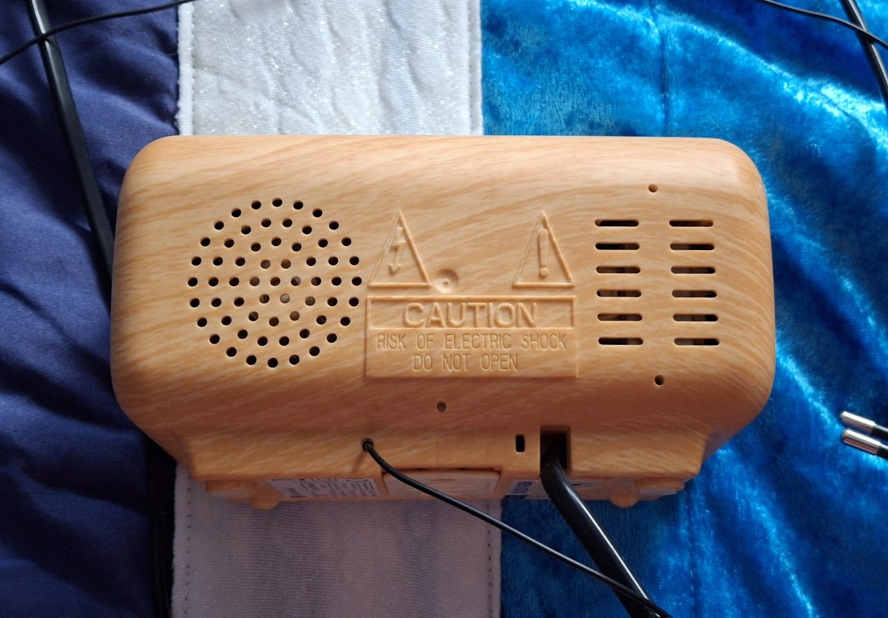 Rádio Relógio de Mesa Digital