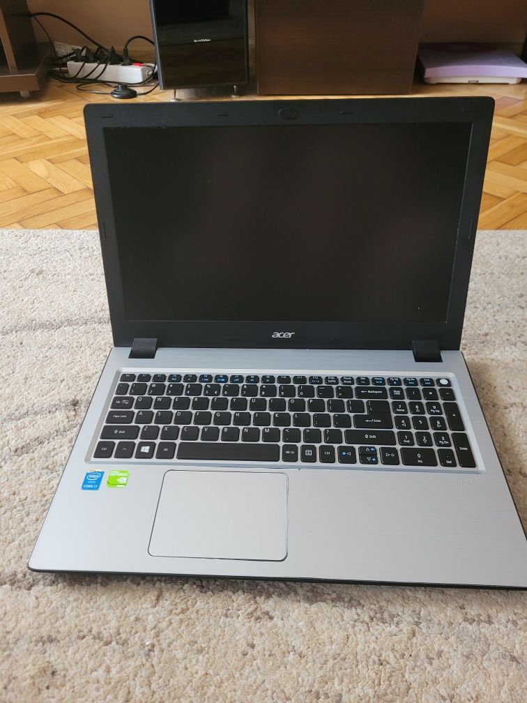 Acer w dobrym stanie Acer V 3-574G