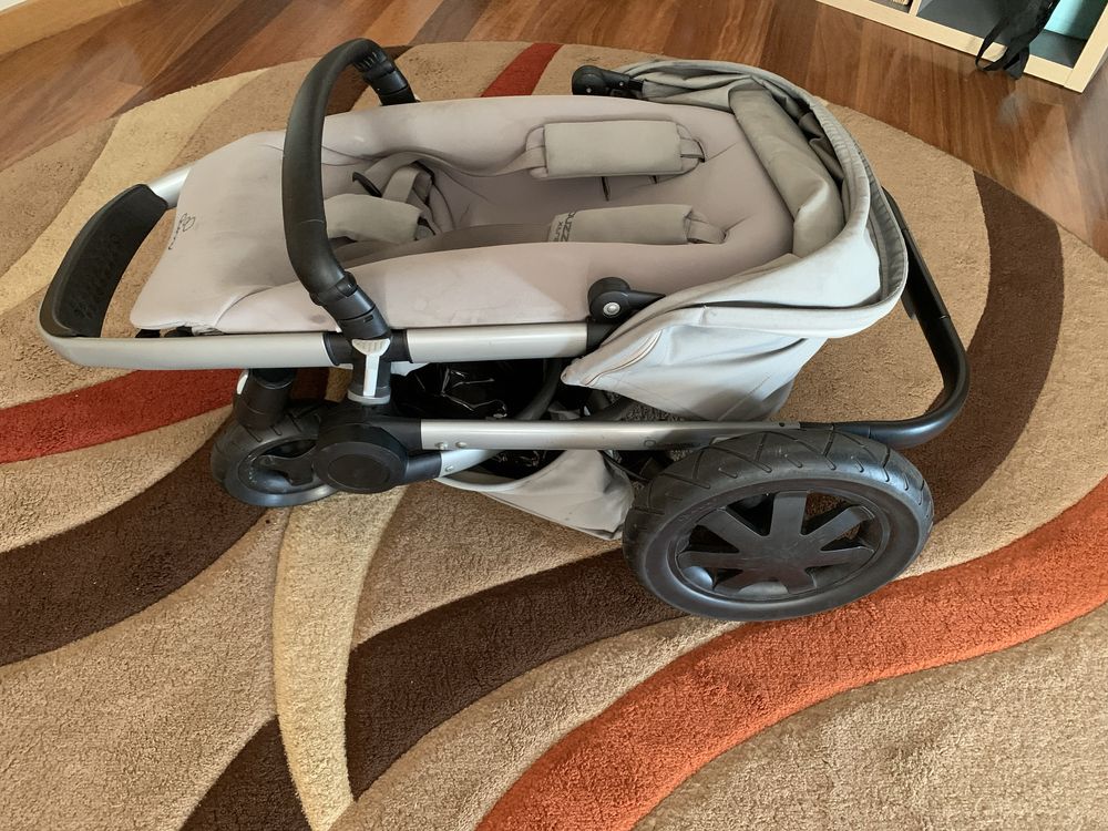 Carrinho Quinny Buzz Xtra + Ovo Cybex + Base Isofix