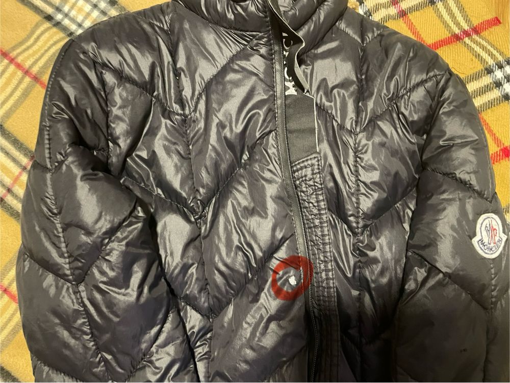 Курточка Moncler