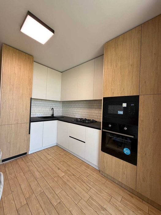 Велика 1 кімнатна квартира у новобудові