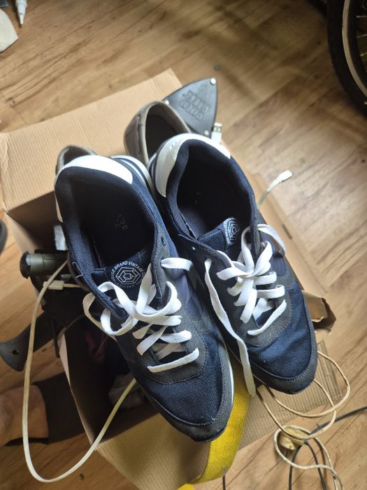 Sprzedam buty sportowe 44