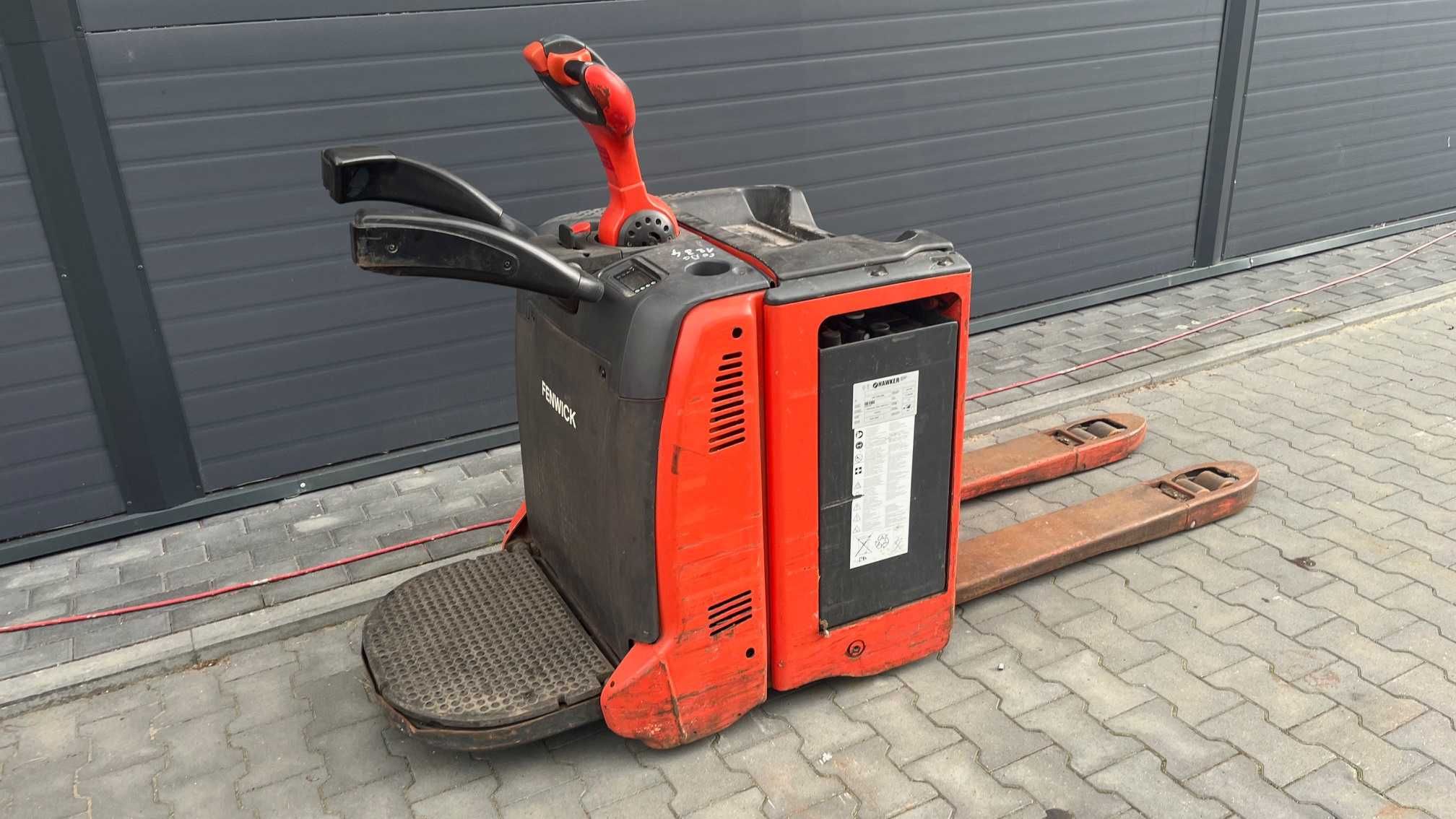 Wózek paletowy rydwan  LINDE T 20 AP  paleciak elektyczny  2 t elektry
