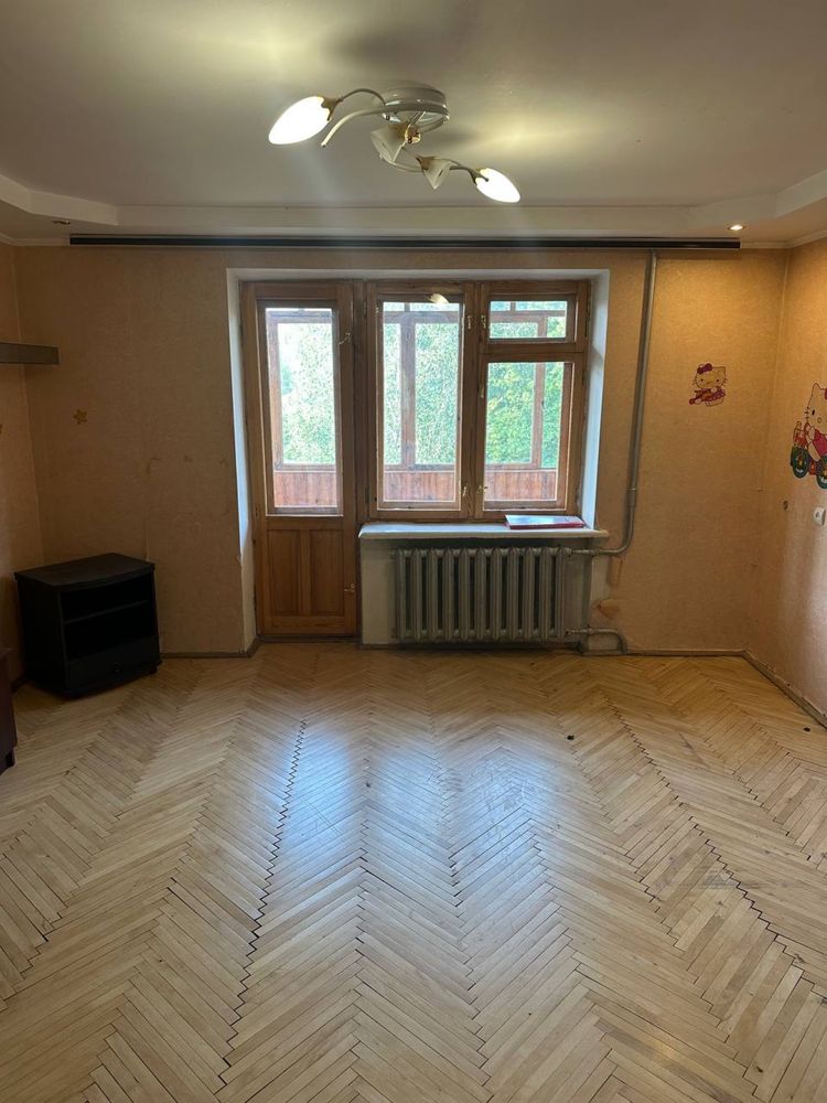 Продається 3-кім. квартира, пр. Молоді, 11