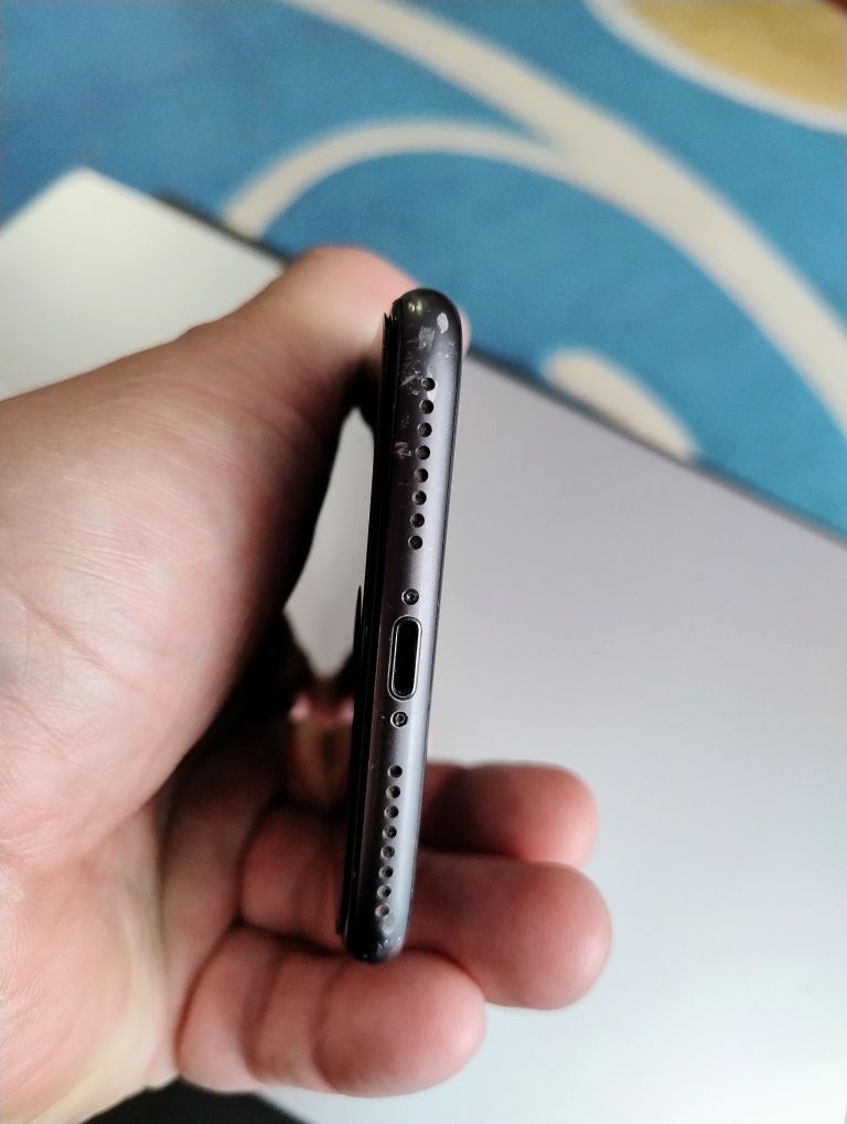 Срочно!!Продам iPhone 8 плюс 64