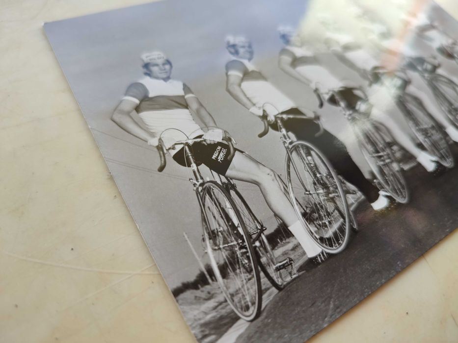 Stara kolekcjonerska  pocztówka Fiat 125 p Kolarstwo Monte Carlo